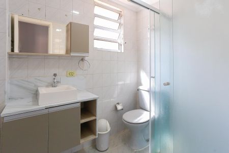 banheiro de casa para alugar com 2 quartos, 145m² em Vila Adalgisa, São Paulo