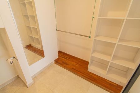 Apartamento à venda com 50m², 1 quarto e 2 vagas Apartamento à venda com 50m², 1 quarto e 2 vagasBanheiro da Suíte