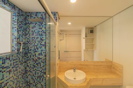 Apartamento à venda com 50m², 1 quarto e 2 vagas Apartamento à venda com 50m², 1 quarto e 2 vagasBanheiro da Suíte