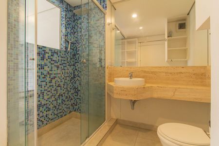 Apartamento à venda com 50m², 1 quarto e 2 vagas Apartamento à venda com 50m², 1 quarto e 2 vagasBanheiro da Suíte