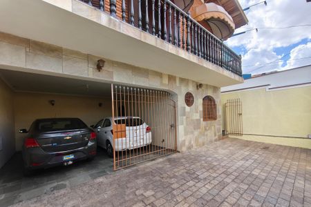 Casa à venda com 220m², 3 quartos e 5 vagasQuintal - Garagem