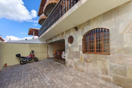 Casa à venda com 220m², 3 quartos e 5 vagasQuintal - Garagem