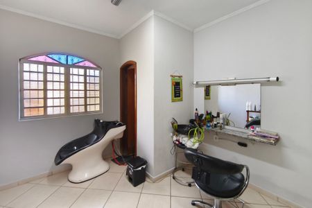 Casa à venda com 220m², 3 quartos e 5 vagasCômodo Extra