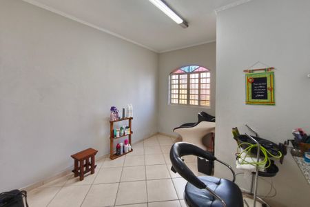 Casa à venda com 220m², 3 quartos e 5 vagasCômodo Extra
