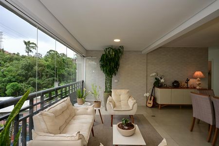 Apartamento à venda com 128m², 3 quartos e 2 vagasVaranda