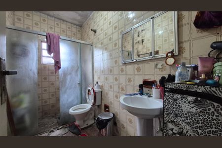 Banheiro de casa à venda com 4 quartos, 250m² em Condomínio Maracanã, Santo André