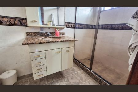 Casa para alugar com 220m², 3 quartos e 2 vagasBanheiro 2