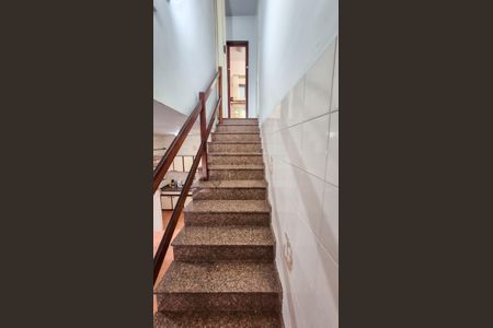 Casa para alugar com 220m², 3 quartos e 2 vagasAcesso ao segundo andar 