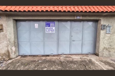 Casa para alugar com 220m², 3 quartos e 2 vagasFrente do Imóvel e Plaquinha 