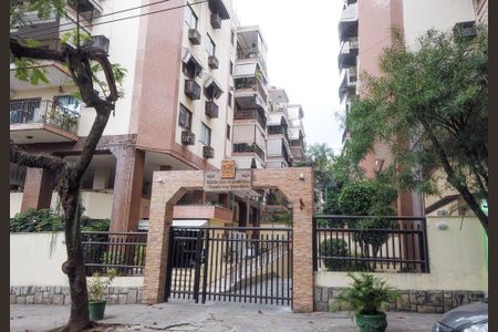 Apartamento à venda com 99m², 3 quartos e 2 vagasFachada