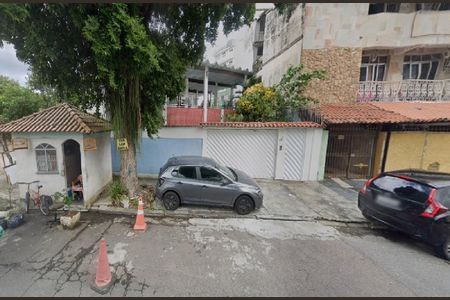 Casa para alugar com 240m², 4 quartos e 4 vagas Casa para alugar com 240m², 4 quartos e 4 vagasFachada