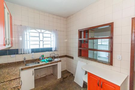 Casa para alugar com 240m², 4 quartos e 4 vagas Casa para alugar com 240m², 4 quartos e 4 vagasCozinha