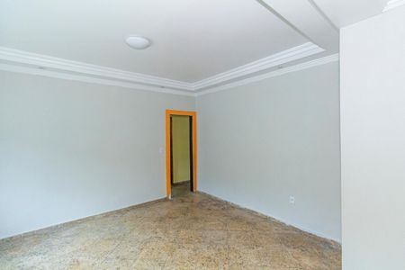 Casa para alugar com 240m², 4 quartos e 4 vagas Casa para alugar com 240m², 4 quartos e 4 vagasSala