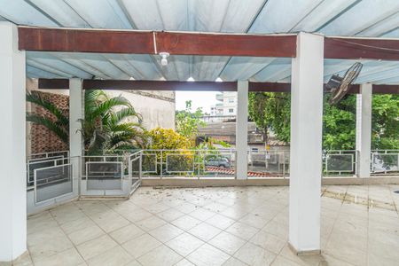 Casa para alugar com 240m², 4 quartos e 4 vagas Casa para alugar com 240m², 4 quartos e 4 vagasTerraço