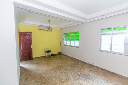Casa para alugar com 240m², 4 quartos e 4 vagas Casa para alugar com 240m², 4 quartos e 4 vagasSala