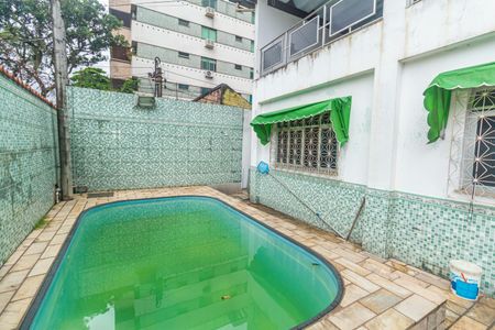 Casa para alugar com 240m², 4 quartos e 4 vagas Casa para alugar com 240m², 4 quartos e 4 vagasÁrea externa