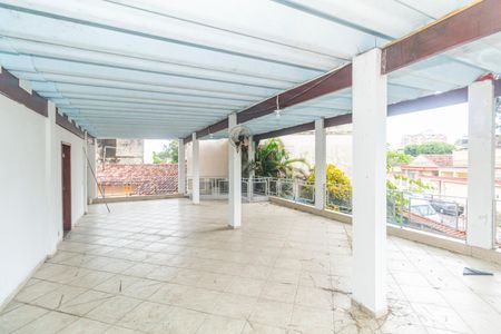Casa para alugar com 240m², 4 quartos e 4 vagas Casa para alugar com 240m², 4 quartos e 4 vagasTerraço