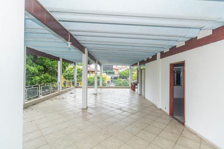 Casa para alugar com 240m², 4 quartos e 4 vagas Casa para alugar com 240m², 4 quartos e 4 vagasTerraço