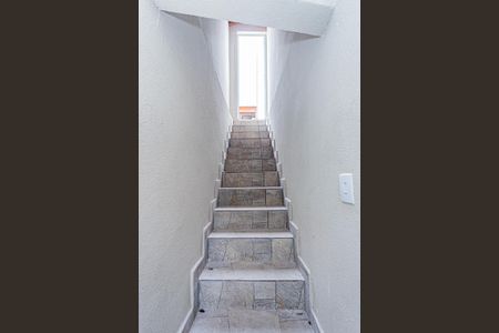 Casa para alugar com 300m², 2 quartos e 1 vagaEscada