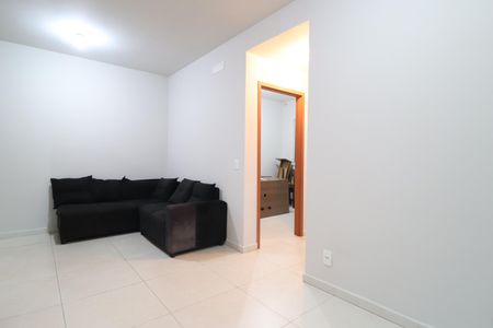Sala de apartamento para alugar com 2 quartos, 57m² em Jardim Holanda, Uberlândia