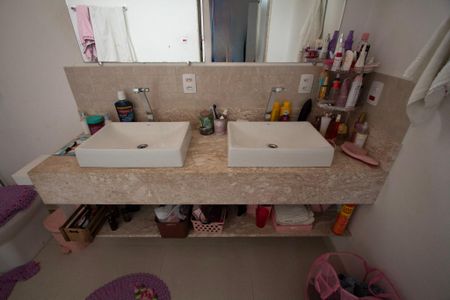 Casa para alugar com 407m², 4 quartos e 3 vagasBanheiro Suíte 2