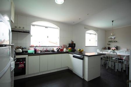 Casa para alugar com 407m², 4 quartos e 3 vagasCozinha 