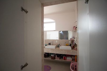 Casa para alugar com 407m², 4 quartos e 3 vagasBanheiro Suíte 2