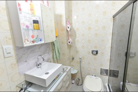 Apartamento à venda com 80m², 2 quartos e 1 vaga Apartamento à venda com 80m², 2 quartos e 1 vagaBanheiro