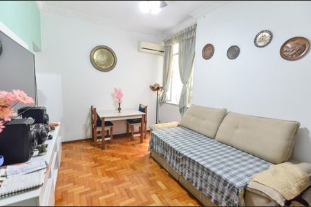 Apartamento à venda com 80m², 2 quartos e 1 vaga Apartamento à venda com 80m², 2 quartos e 1 vagaSala