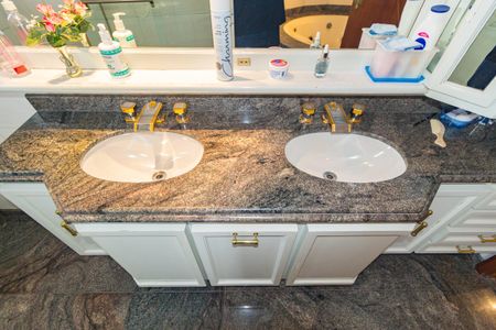 Apartamento à venda com 270m², 4 quartos e 4 vagasDetalhe Banheiro - Suíte 4