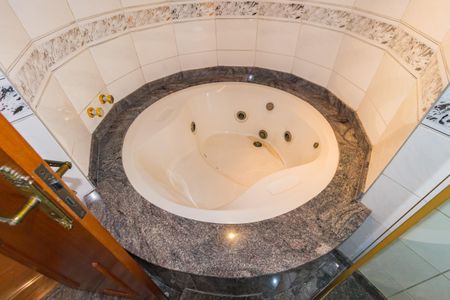 Apartamento à venda com 270m², 4 quartos e 4 vagasDetalhe Banheiro - Suíte 4