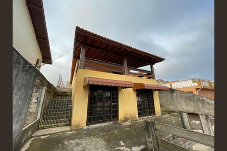 Casa para alugar com 200m², 3 quartos e 5 vagasFachada