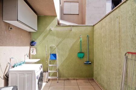 Casa de condomínio à venda com 80m², 3 quartos e 1 vagaÁrea de Serviço