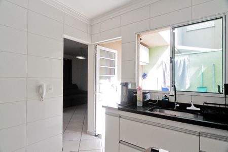 Cozinha de casa de condomínio à venda com 3 quartos, 80m² em Vila Mangalot, São Paulo