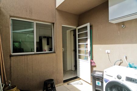 Casa de condomínio à venda com 80m², 3 quartos e 1 vagaÁrea de Serviço