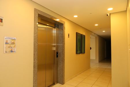 Apartamento para alugar com 42m², 2 quartos e sem vagaÁrea comum - Saguão do prédio