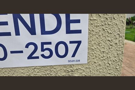 Apartamento para alugar com 42m², 2 quartos e sem vagaPlaca instalada na fachada do condomínio - Código da placa: SDJH-228