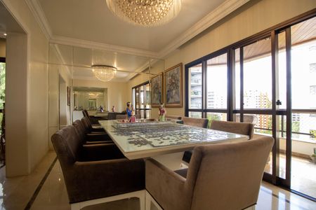 Apartamento à venda com 363m², 6 quartos e 4 vagasSala