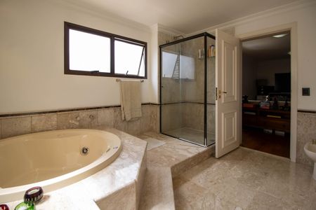 Apartamento à venda com 363m², 6 quartos e 4 vagasBanheiro Suíte 4