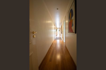 Apartamento à venda com 363m², 6 quartos e 4 vagasCorredor 