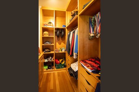Apartamento à venda com 363m², 6 quartos e 4 vagasCloset da suíte 2