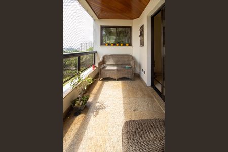 Apartamento à venda com 363m², 6 quartos e 4 vagasVaranda