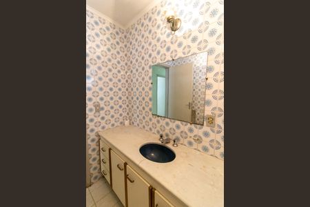 Casa à venda com 212m², 4 quartos e 4 vagasBanheiro Social