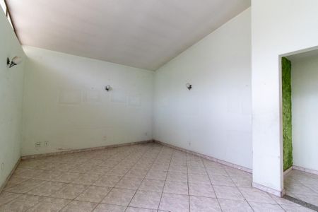 Casa à venda com 212m², 4 quartos e 4 vagasSala