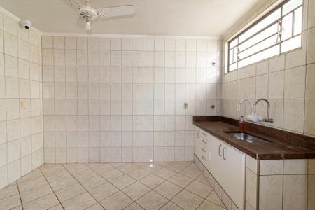 Casa à venda com 212m², 4 quartos e 4 vagasCozinha