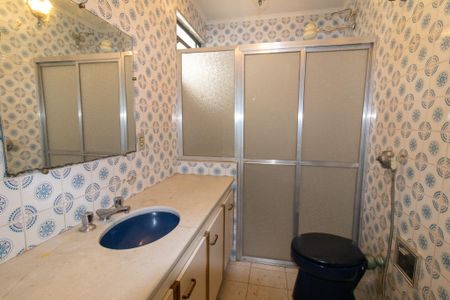 Casa à venda com 212m², 4 quartos e 4 vagasBanheiro Social