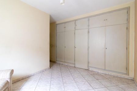 Casa à venda com 212m², 4 quartos e 4 vagasSuite