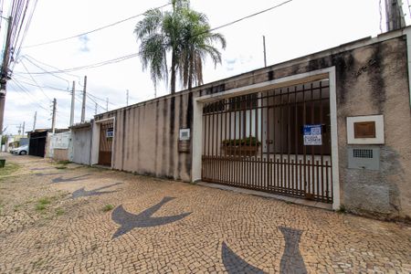 Casa à venda com 212m², 4 quartos e 4 vagasFachada