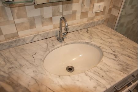 Apartamento à venda com 77m², 2 quartos e sem vagaBanheiro