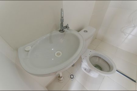 Banheiro de kitnet/studio para alugar com 1 quarto, 18m² em Jardim Jaragua (sao Domingos), São Paulo